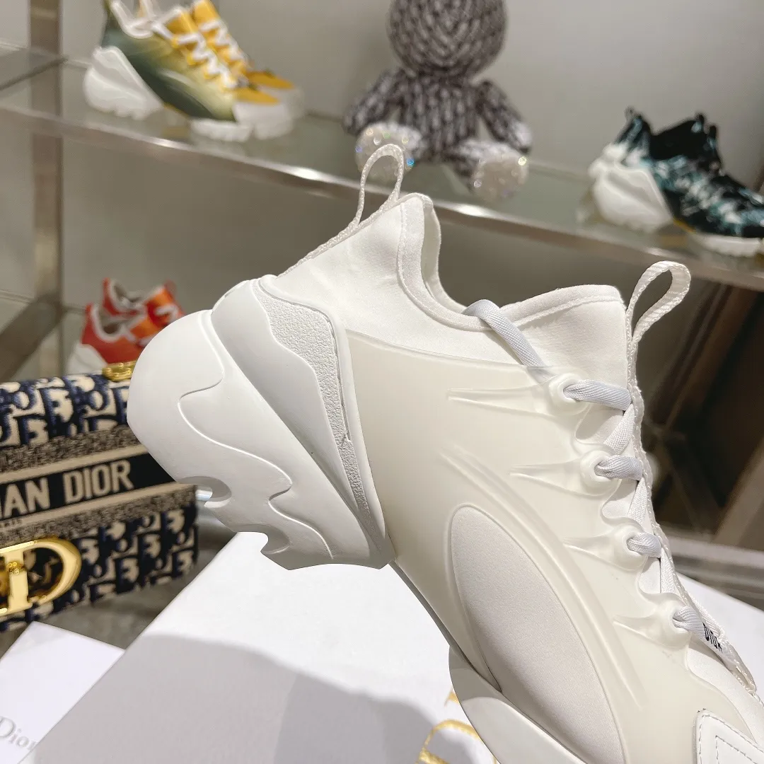 👟👟Ex-factory price👟👟Ex-factory price 460👟👟 Dior sports dad shoes, your ideal high-end quality customization, a new product created by Crusie “J’ADI*R” at the first major show of Paris Fashion Week‼ ️Molded from the original board, all details are welcome to be appraised and compared 🔥 Upper: Original imported customized Lycra surface with soft silk cowhide Inner: soft, comfortable and breathable Foot pads: cowhide injection molded feet, original molded color matching Logo webbing Original molded 3D film combination Original molded anti-slip combination outsole! Original packaging consistent! Number of yards: 35-41 yards (custom-made sizes 41 are non-refundable)